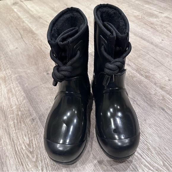 UGG Raincloud lace black boots size 6 NWT - Picture 4 of 10